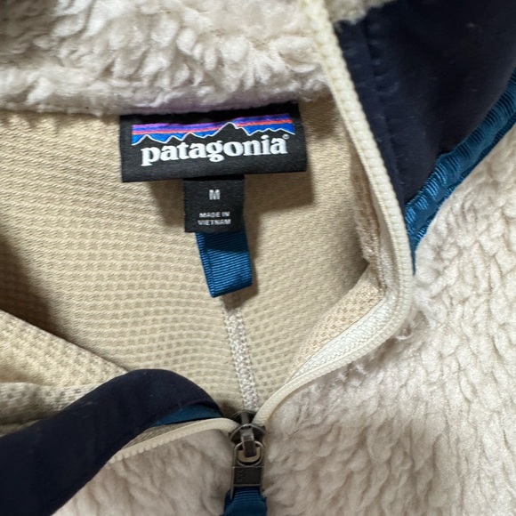 Patagonia Cream and Navy Fleece Pullover - Picture 3 of 5
